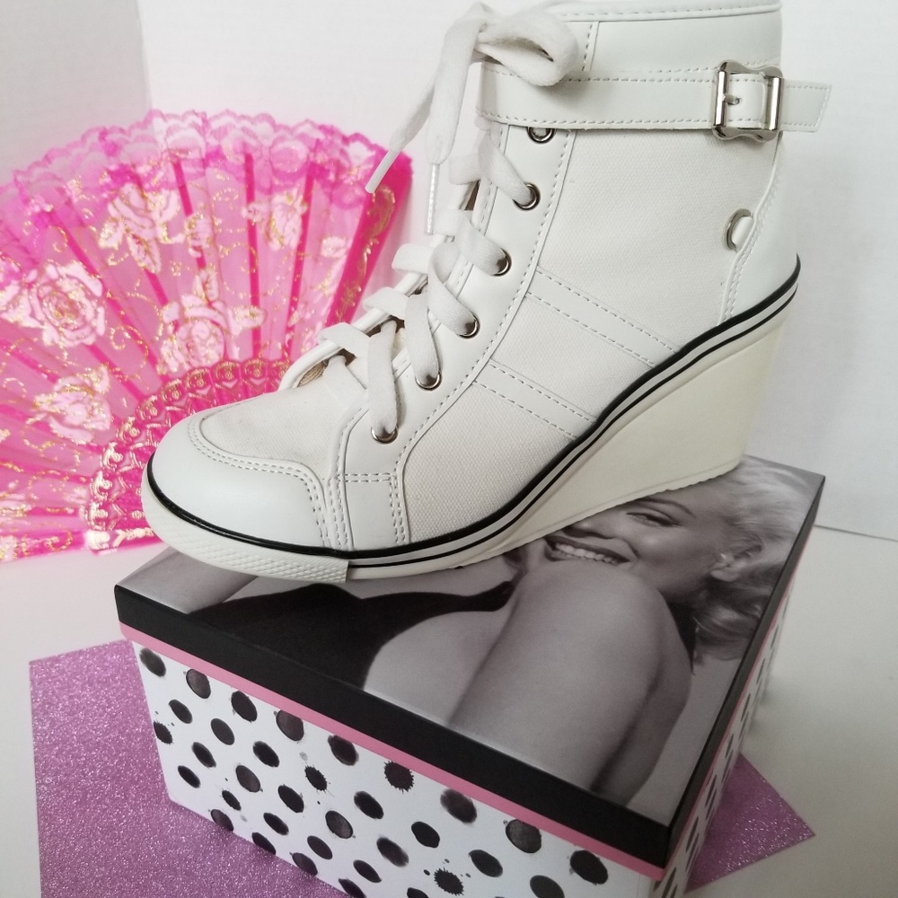 Fashion Sneakers Loafers Shoes 💎 Size 8